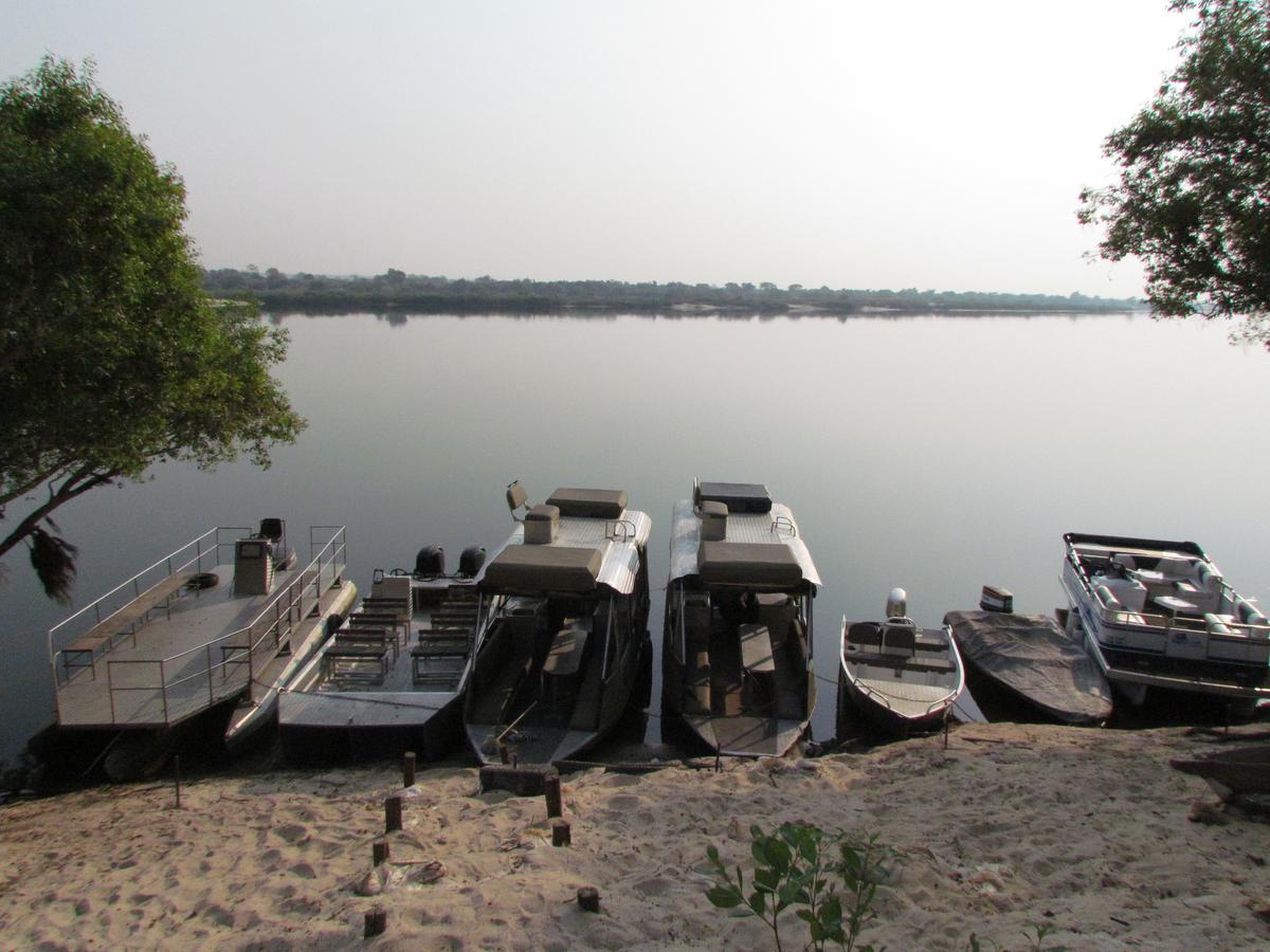 Caprivi Houseboat Safari Lodge Катима-Мулило Экстерьер фото